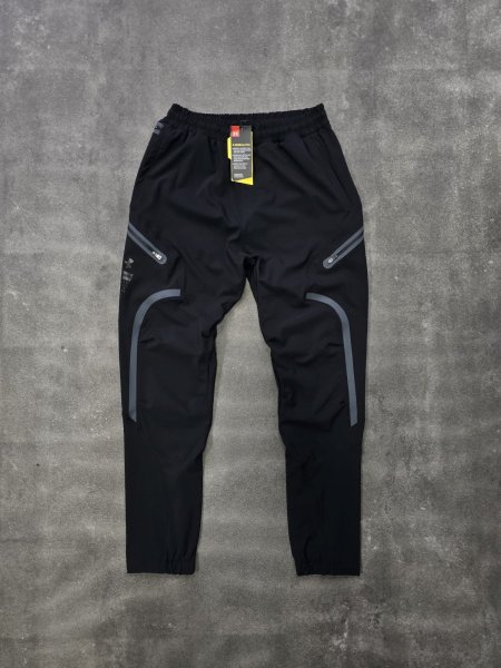 بنطلون نايلون UNDER ARMOUR