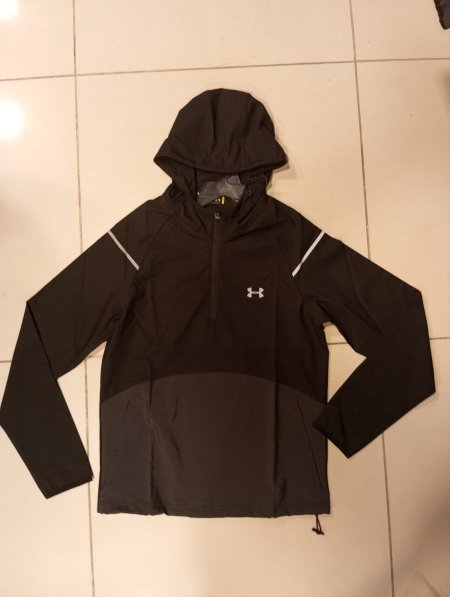 بلوزة نايلون Under armour 